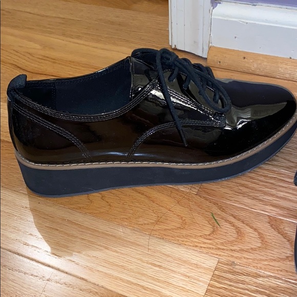 Shiny Black Platform Shoe - Picture 3 of 3